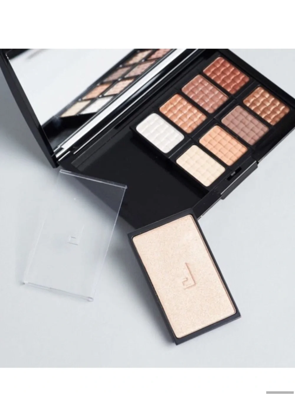 Doucce compact eyeshadow